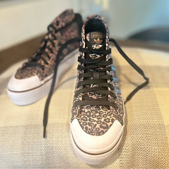 Adidas New Women's Nizza Platform Mid Sneakers Size: 7 - Picture 3 of 10